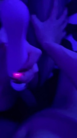 边打电话边被操！专约极品良家尤物大神【罪与罚】约炮众多反差婊，端庄女神被草到双眼泛白 越用力操她她越兴奋 截图4