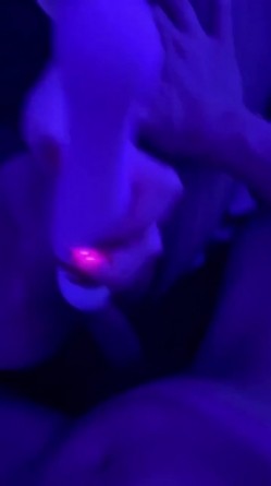 边打电话边被操！专约极品良家尤物大神【罪与罚】约炮众多反差婊，端庄女神被草到双眼泛白 越用力操她她越兴奋 截图6