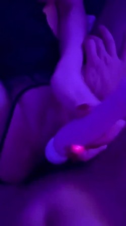 边打电话边被操！专约极品良家尤物大神【罪与罚】约炮众多反差婊，端庄女神被草到双眼泛白 越用力操她她越兴奋 截图10
