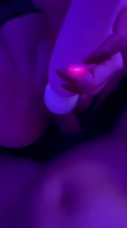 边打电话边被操！专约极品良家尤物大神【罪与罚】约炮众多反差婊，端庄女神被草到双眼泛白 越用力操她她越兴奋 截图11
