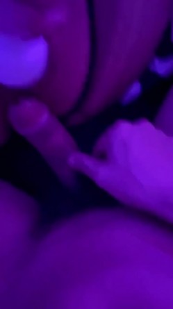 边打电话边被操！专约极品良家尤物大神【罪与罚】约炮众多反差婊，端庄女神被草到双眼泛白 越用力操她她越兴奋 截图16