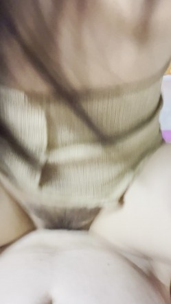 【S级泄密】高颜值毛衣妹公园啪啪，撅着屁股让拍摄，各种穿衣风格换不停，扒开豹纹小内内上位后入，屋里不过瘾跑公园 截图9
