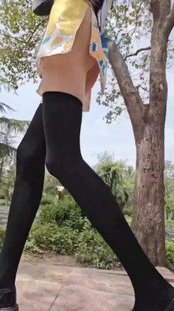 国产极品CD 懒懒 国产人气CD，新人小男娘，不露脸但身材不错，刚入圈还放不开，作品为户外露出，不可约，频道最新资源整合 截图5