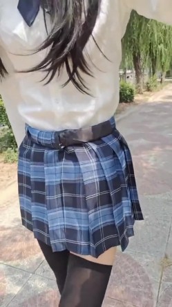 国产极品CD 懒懒 国产人气CD，新人小男娘，不露脸但身材不错，刚入圈还放不开，作品为户外露出，不可约，频道最新资源整合 截图12