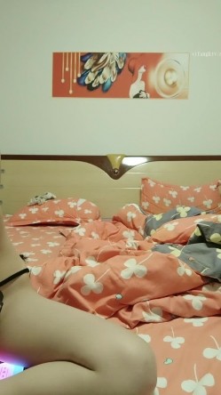 极品校花奶子又大又圆依然坚挺~完美身材 逼毛稀疏没几根 道具狂插到高潮 小穴太美 ~爽 截图13