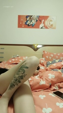 极品校花奶子又大又圆依然坚挺~完美身材 逼毛稀疏没几根 道具狂插到高潮 小穴太美 ~爽 截图16