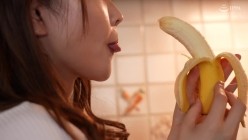 VENX-234 激しいキスが母を淫らにする！濃厚接吻でスイッチの入った肉体がイク瞬間まで息子を離さない口淫中出し相姦 新村あかり 截图2