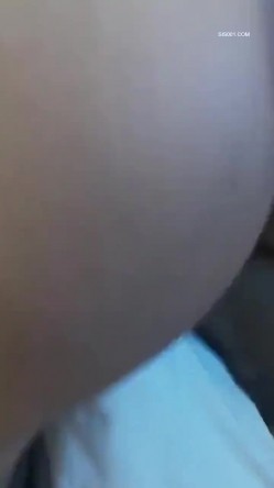 单男冲冲忙忙的进来啦，直接把我拉到洗手间。脱啦裤子直接给我深喉啦，老公还在偷偷的拍，好害羞啊 截图7