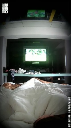 【360稀缺】补漏电视房情侣高清珍藏-某公司职员开房偷情 边操逼边玩斗地主 截图15