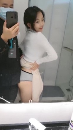 超极品，漂亮校花，酒店福利，翘臀往后顶裤裆：’舒服吗，哈哈‘！ 截图3