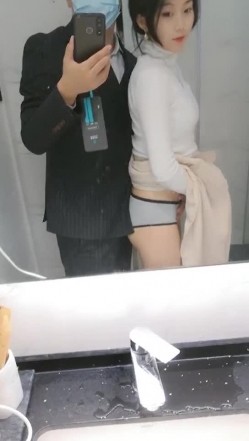 超极品，漂亮校花，酒店福利，翘臀往后顶裤裆：’舒服吗，哈哈‘！ 截图5