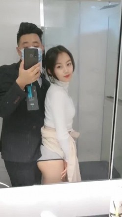 超极品，漂亮校花，酒店福利，翘臀往后顶裤裆：’舒服吗，哈哈‘！ 截图8