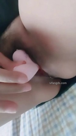 快手颜值熟女【张颜儿】大尺度掰逼，道具自慰潮喷，淫语调教 截图6