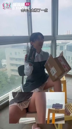 【超顶 ️绿帽大神】茗茗 最近较火的91眼镜骚妹 承接山东大哥专属定制 寄来的阳具前后攻穴 狂艹脱变淫奴 口爆吞精呛喉 截图3