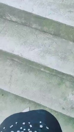 【户外小淫雪】公园超市~户外全裸 ️跳蛋大黑牛~车内狂震喷水 ️搞得大哥可紧张啦！ 截图5