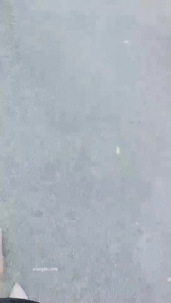【户外小淫雪】公园超市~户外全裸 ️跳蛋大黑牛~车内狂震喷水 ️搞得大哥可紧张啦！ 截图6