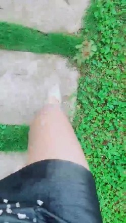 【户外小淫雪】公园超市~户外全裸 ️跳蛋大黑牛~车内狂震喷水 ️搞得大哥可紧张啦！ 截图8