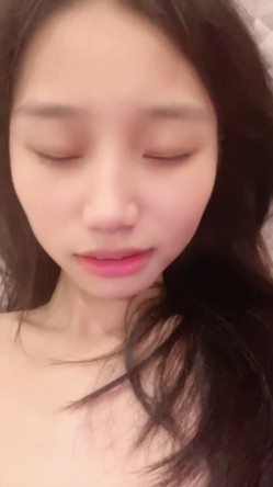 清纯校花【是雪儿吖】边扣边操干出痛苦面具 含泪狂撸 截图15