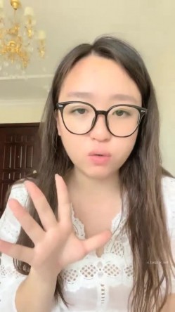 极品新人 肉肉感十足好爽【妍心】沐浴自慰 大喷水啊，眼镜妹子反差婊，蜜桃臀后入上品，刺激 截图2