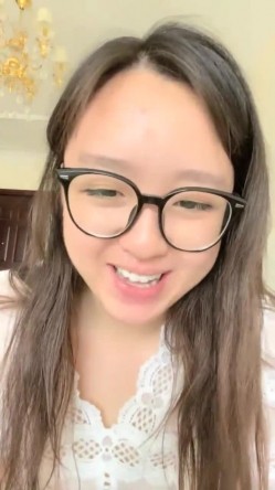 极品新人 肉肉感十足好爽【妍心】沐浴自慰 大喷水啊，眼镜妹子反差婊，蜜桃臀后入上品，刺激 截图4