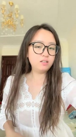 极品新人 肉肉感十足好爽【妍心】沐浴自慰 大喷水啊，眼镜妹子反差婊，蜜桃臀后入上品，刺激 截图5
