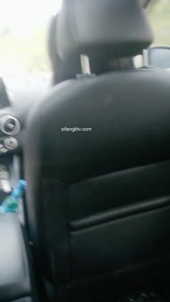 野外~玩刺激~玩心跳~【无敌小表妹】2男2女~车震小树林~茅屋~操出血，家中3P啪啪 截图9