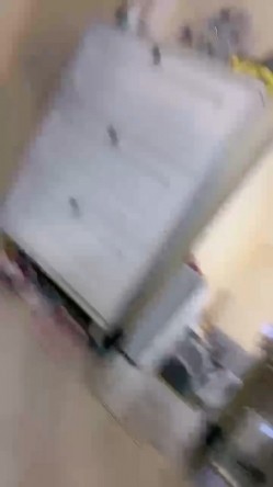 80多斤顶级美腿！翘起屁股求操！打开门楼道后入，开档内裤骑乘自慰，高潮狂喷淫水太骚了 截图6