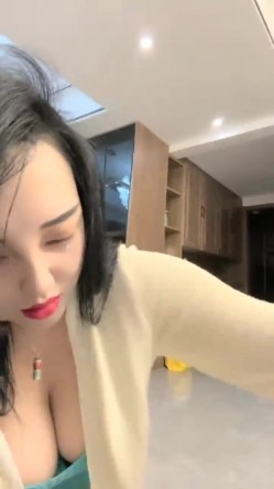 178胸膜！~【傲胸新木优子】，KTV土豪淫乱，高端酒店会牛郎！夜生活真是丰富，之前还爱装逼不脱呢 截图14