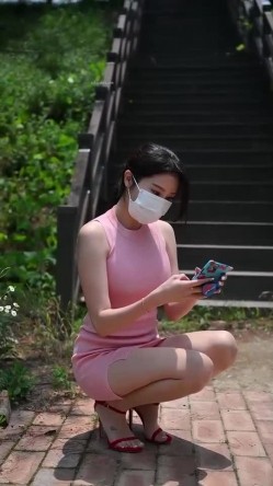 高质量极品尤物巅峰女神jena.sis赞助者享有福利视图，完美身材，各种环境露出放骚挑逗 截图1