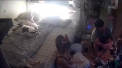 黑客破解家庭网络摄像头长期偷拍 ️小夫妻的日常性生活妻子圣诞节穿着女仆装勾引老公 截图1