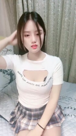 极品眼镜妹小鱼干！外表甜美骚的很！撩起短裙隔着内裤摸穴，开档丝袜后入美臀，正入猛操很享受 截图3