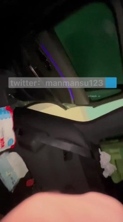 重金5W人民币包月，【蔓蔓苏】，性感御姐，白天闹市街头车震，家中阳台黑丝露出，各种玩弄劲爆！ 截图15