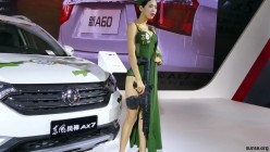 【车模】车展偷拍模特 车模 角度刁钻，全方位视角 截图4
