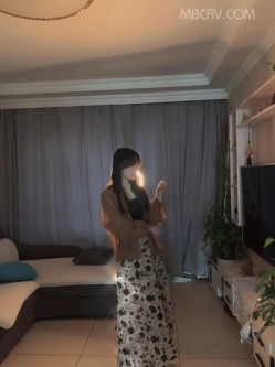 国产情侣不雅流出,某职专院校美女学姐,看起来清秀文静,男友面前非常臊 截图1