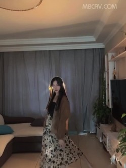 国产情侣不雅流出,某职专院校美女学姐,看起来清秀文静,男友面前非常臊 截图3