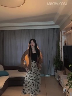 国产情侣不雅流出,某职专院校美女学姐,看起来清秀文静,男友面前非常臊 截图4
