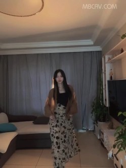 国产情侣不雅流出,某职专院校美女学姐,看起来清秀文静,男友面前非常臊 截图7