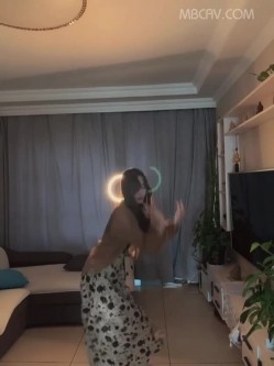 国产情侣不雅流出,某职专院校美女学姐,看起来清秀文静,男友面前非常臊 截图9