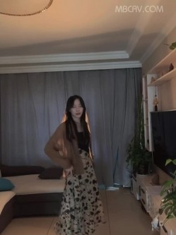 国产情侣不雅流出,某职专院校美女学姐,看起来清秀文静,男友面前非常臊 截图10
