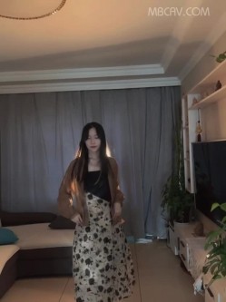 国产情侣不雅流出,某职专院校美女学姐,看起来清秀文静,男友面前非常臊 截图11