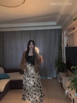 国产情侣不雅流出,某职专院校美女学姐,看起来清秀文静,男友面前非常臊 截图12