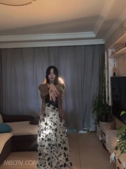 国产情侣不雅流出,某职专院校美女学姐,看起来清秀文静,男友面前非常臊 截图13
