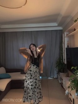 国产情侣不雅流出,某职专院校美女学姐,看起来清秀文静,男友面前非常臊 截图14