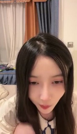 ️顶级校花女神【小蝴蝶会飞】女神妖娆~逆天大长腿~极品翘臀~道具狂插 截图4