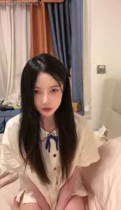 ️顶级校花女神【小蝴蝶会飞】女神妖娆~逆天大长腿~极品翘臀~道具狂插 截图7