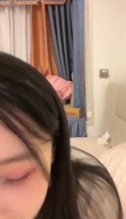 ️顶级校花女神【小蝴蝶会飞】女神妖娆~逆天大长腿~极品翘臀~道具狂插 截图8