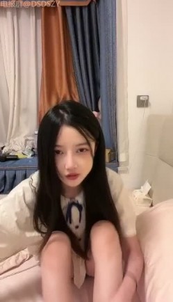 ️顶级校花女神【小蝴蝶会飞】女神妖娆~逆天大长腿~极品翘臀~道具狂插 截图9