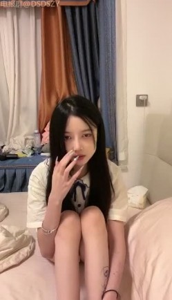 ️顶级校花女神【小蝴蝶会飞】女神妖娆~逆天大长腿~极品翘臀~道具狂插 截图10