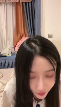 ️顶级校花女神【小蝴蝶会飞】女神妖娆~逆天大长腿~极品翘臀~道具狂插 截图12