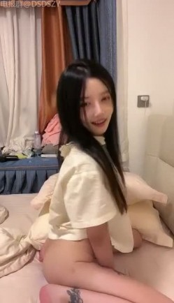 ️顶级校花女神【小蝴蝶会飞】女神妖娆~逆天大长腿~极品翘臀~道具狂插 截图14